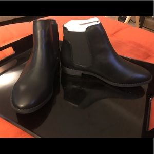 Sole Diva black ankle booties